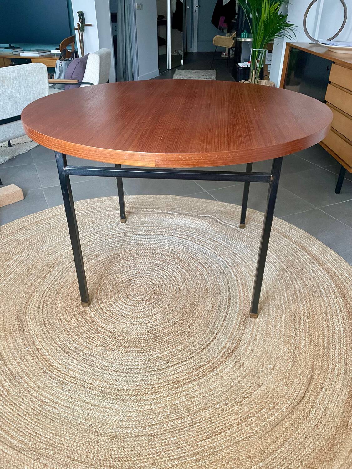 Table ronde en teck années 60