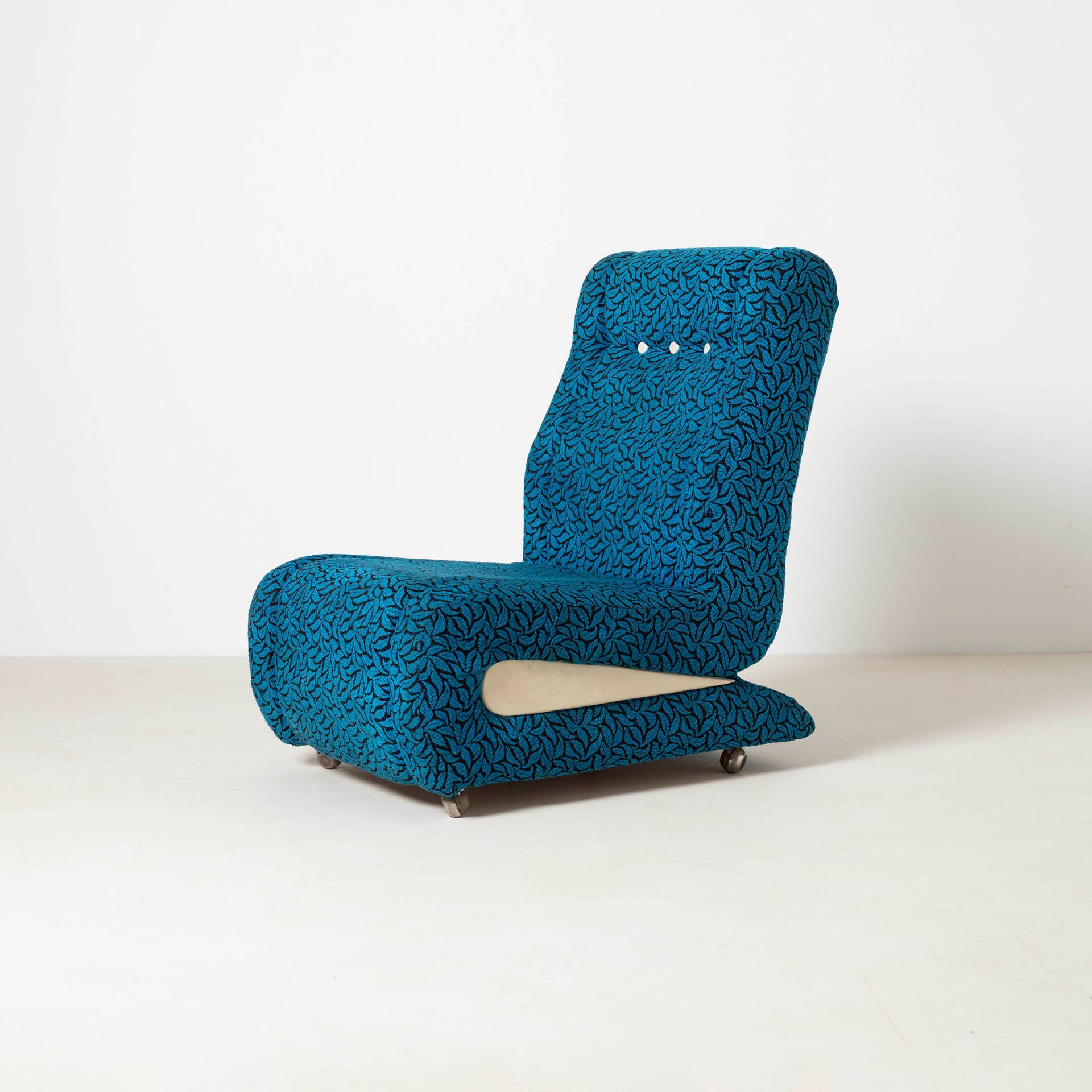 Set of 2 space-age lounge chairs in blue pattened upholstery, 1970s