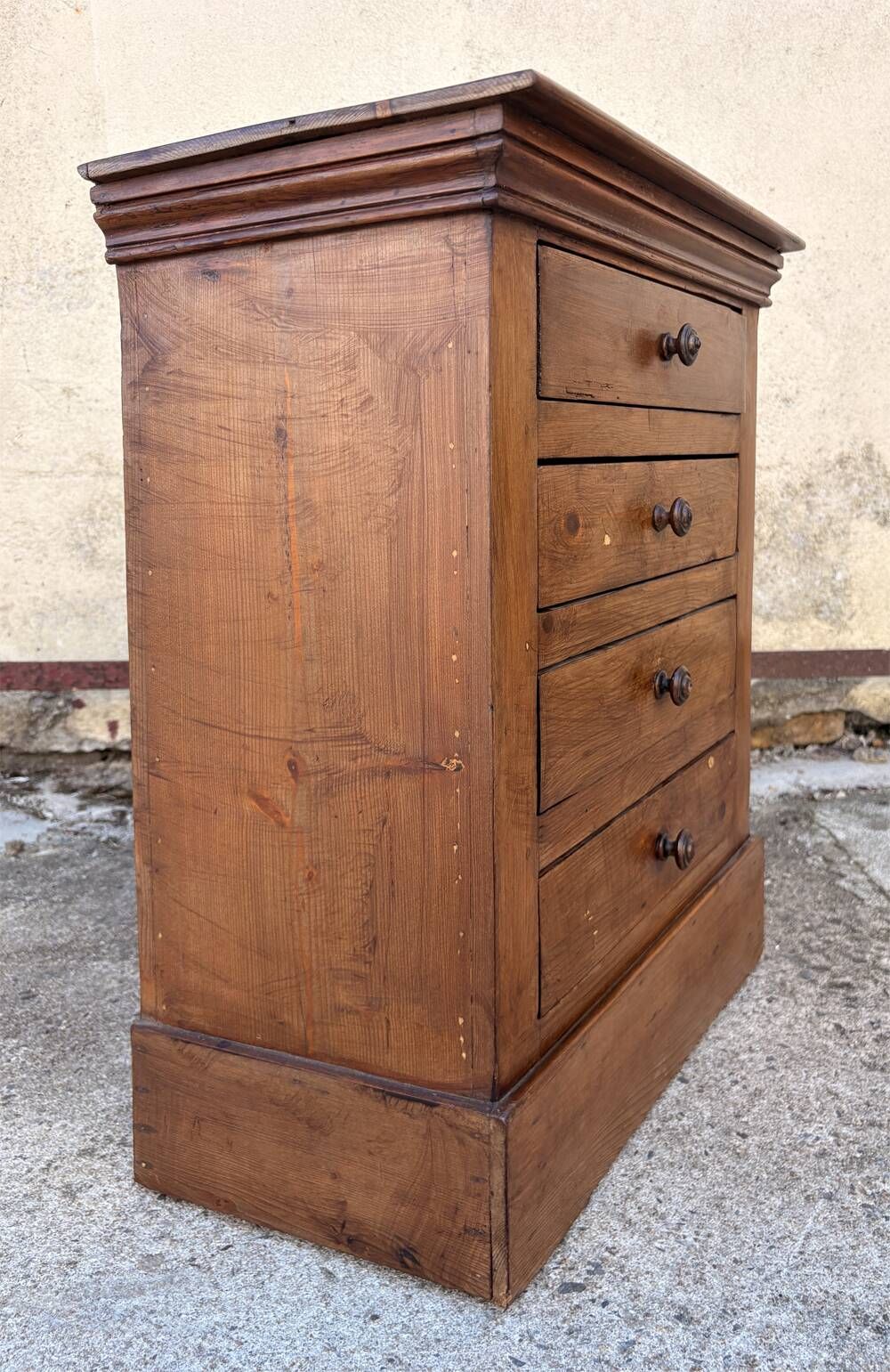 Small workshop cabinet with four drawers, mahogany finish and lined interiors.