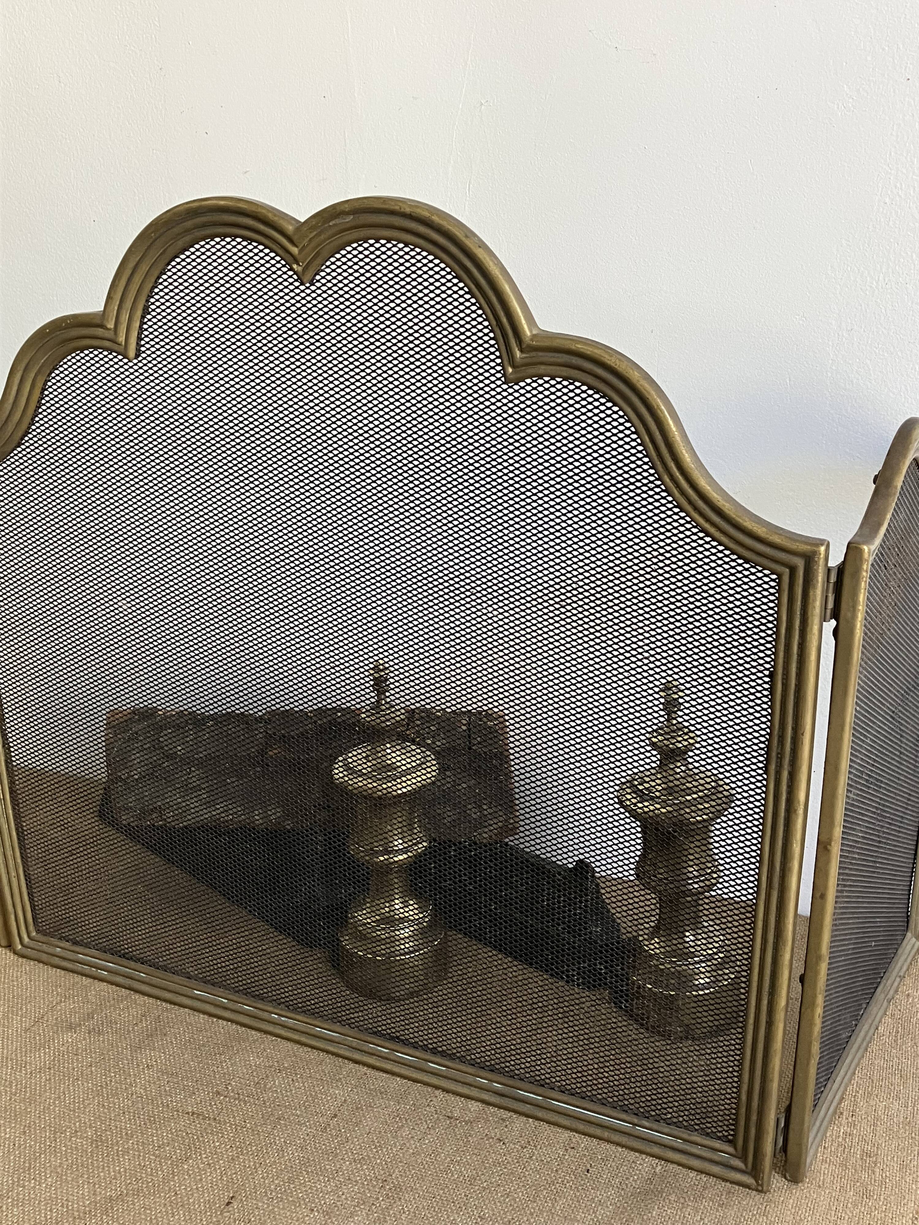 Three-leaf fire screen, fireplace accessory