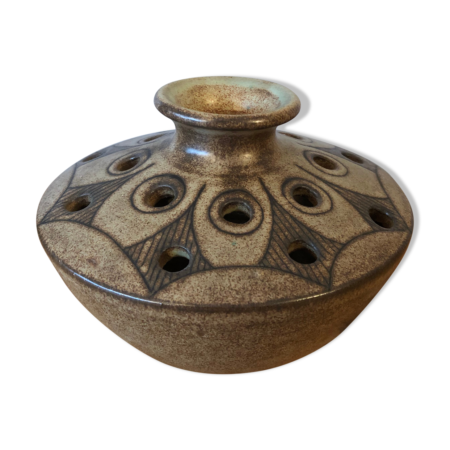 Ceramic flower-base vase