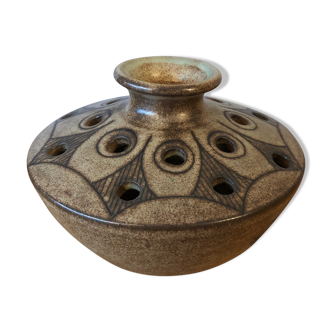 Ceramic flower-base vase