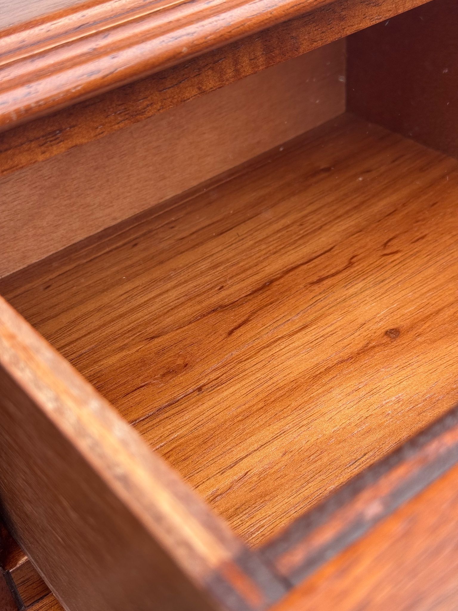 Paire de tables de nuit en chêne vintage