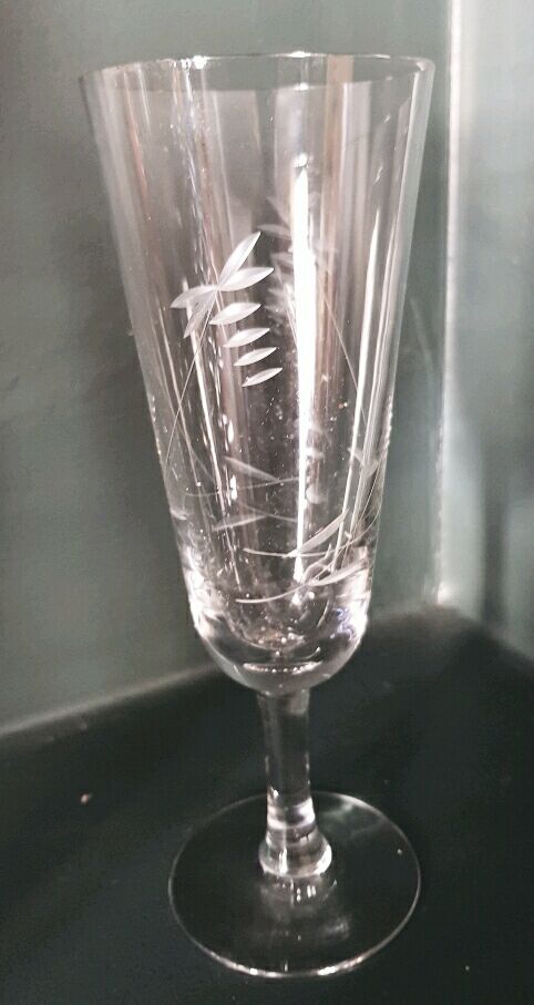 6 engraved Crystal champagne flutes
