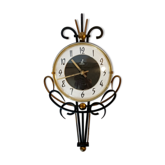 Horloge Jaz en métal noir et laiton doré modèle Cabic 1967/1968