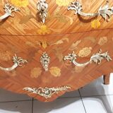 commode galbée style Louis XV ,bois de rose ,restaurée