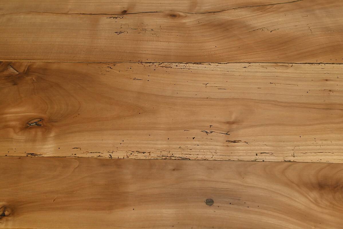 Farmhouse table in blond cherry, Louis XV style – 2nd part of the 19th century