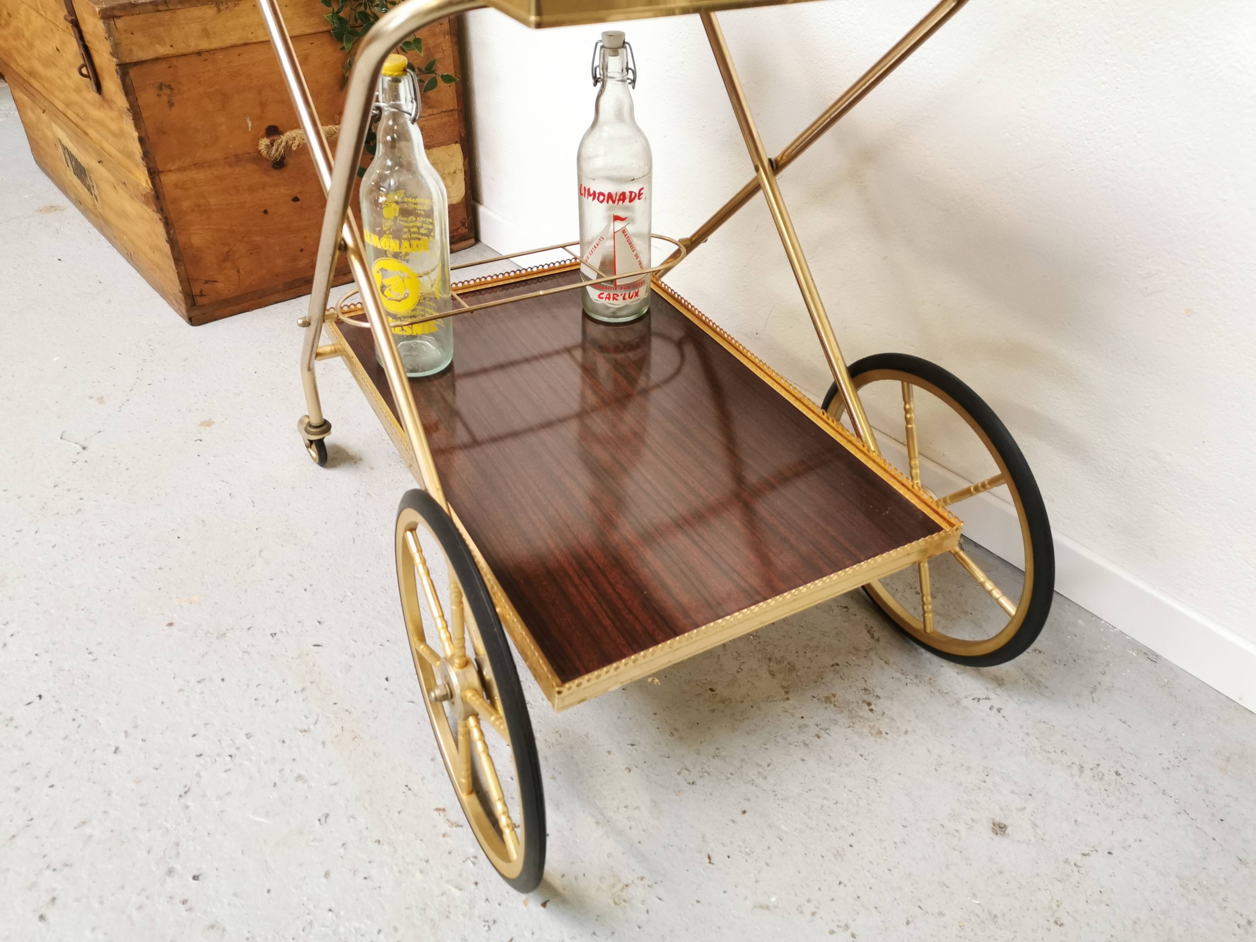 Vintage bar maid service