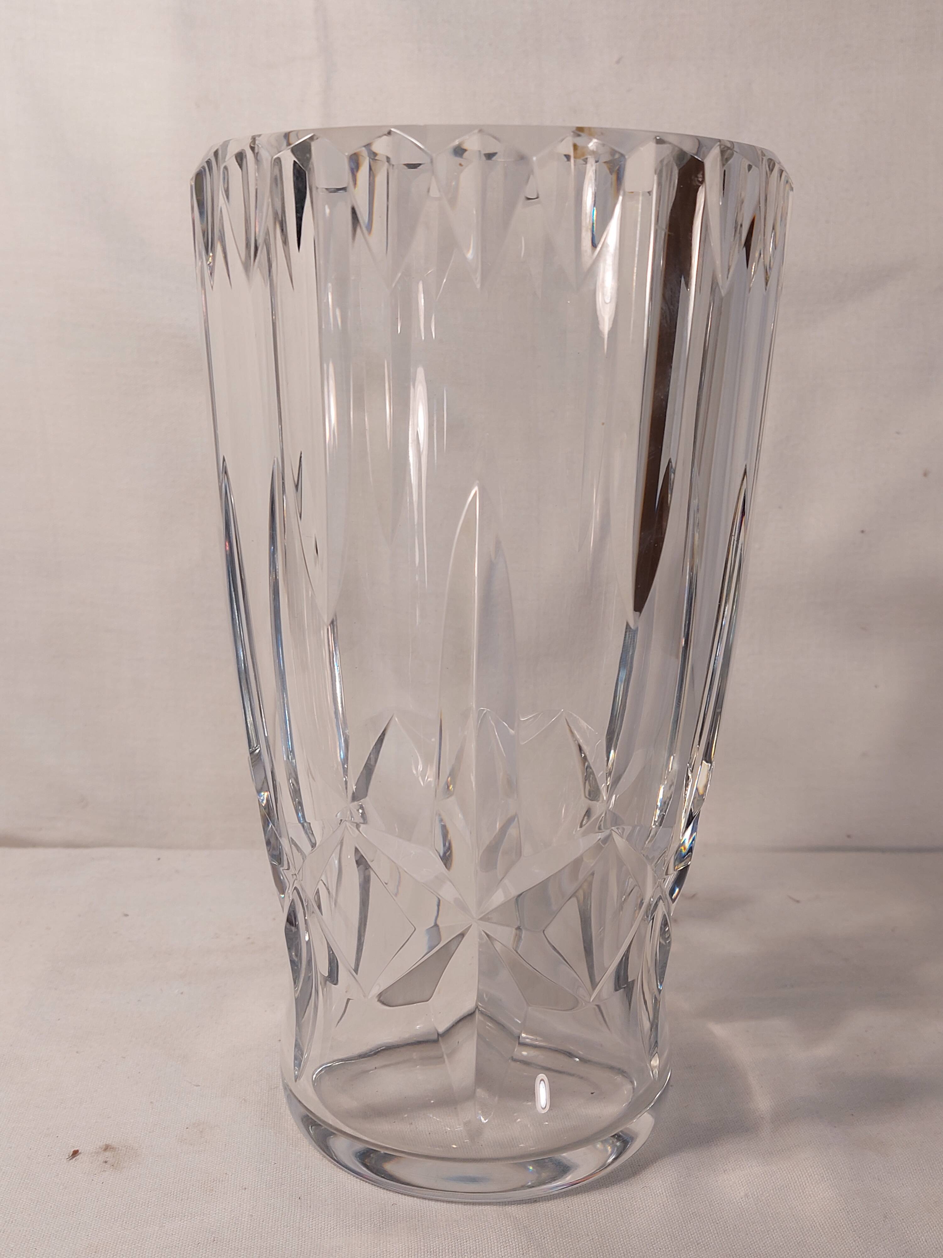 Baccarat crystal vase with chiseled motifs