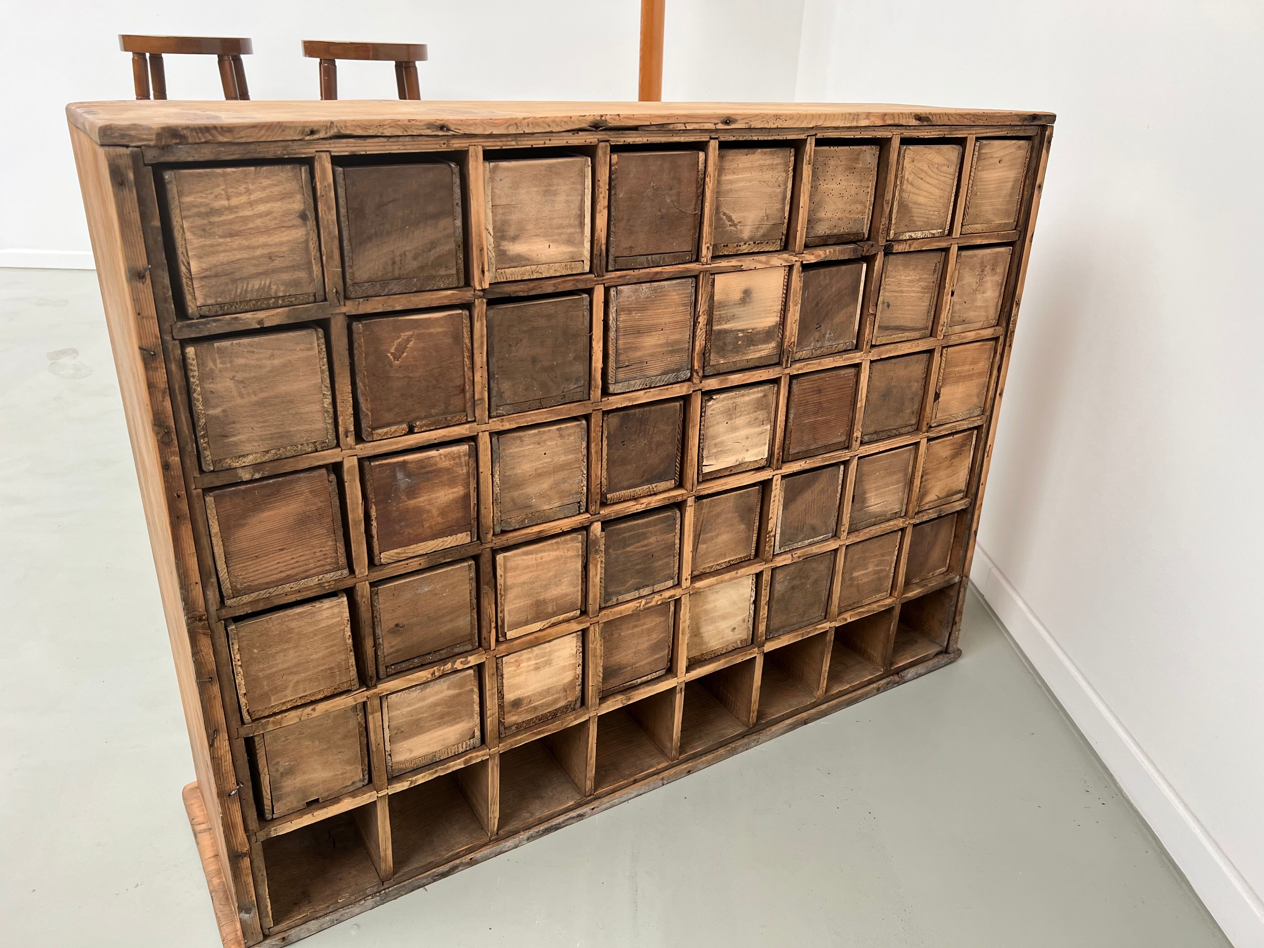 Meuble de rangement à tiroirs