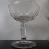 2 coupes à champagne anciennes en verre soufflé facetté
