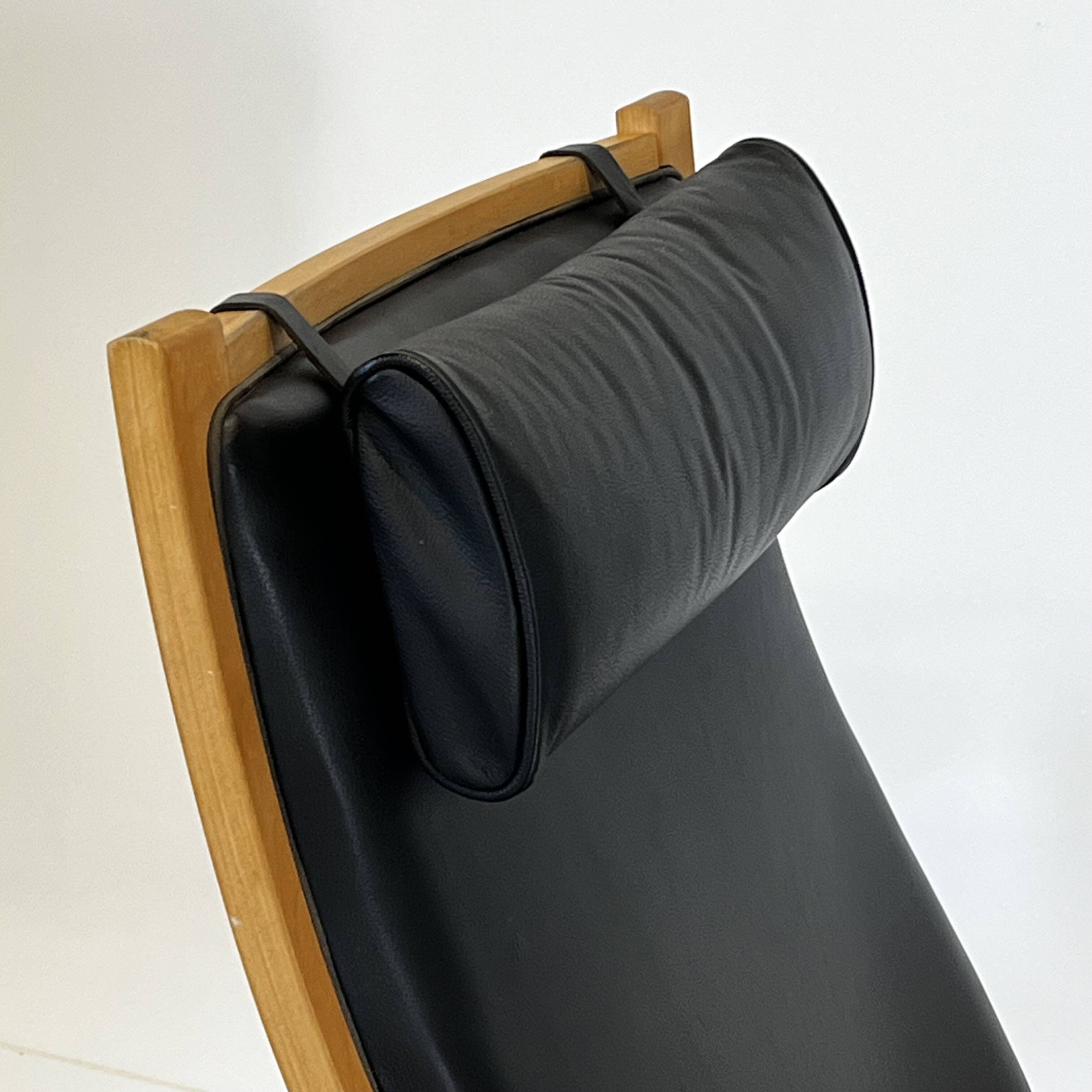 Pair of lounge chairs