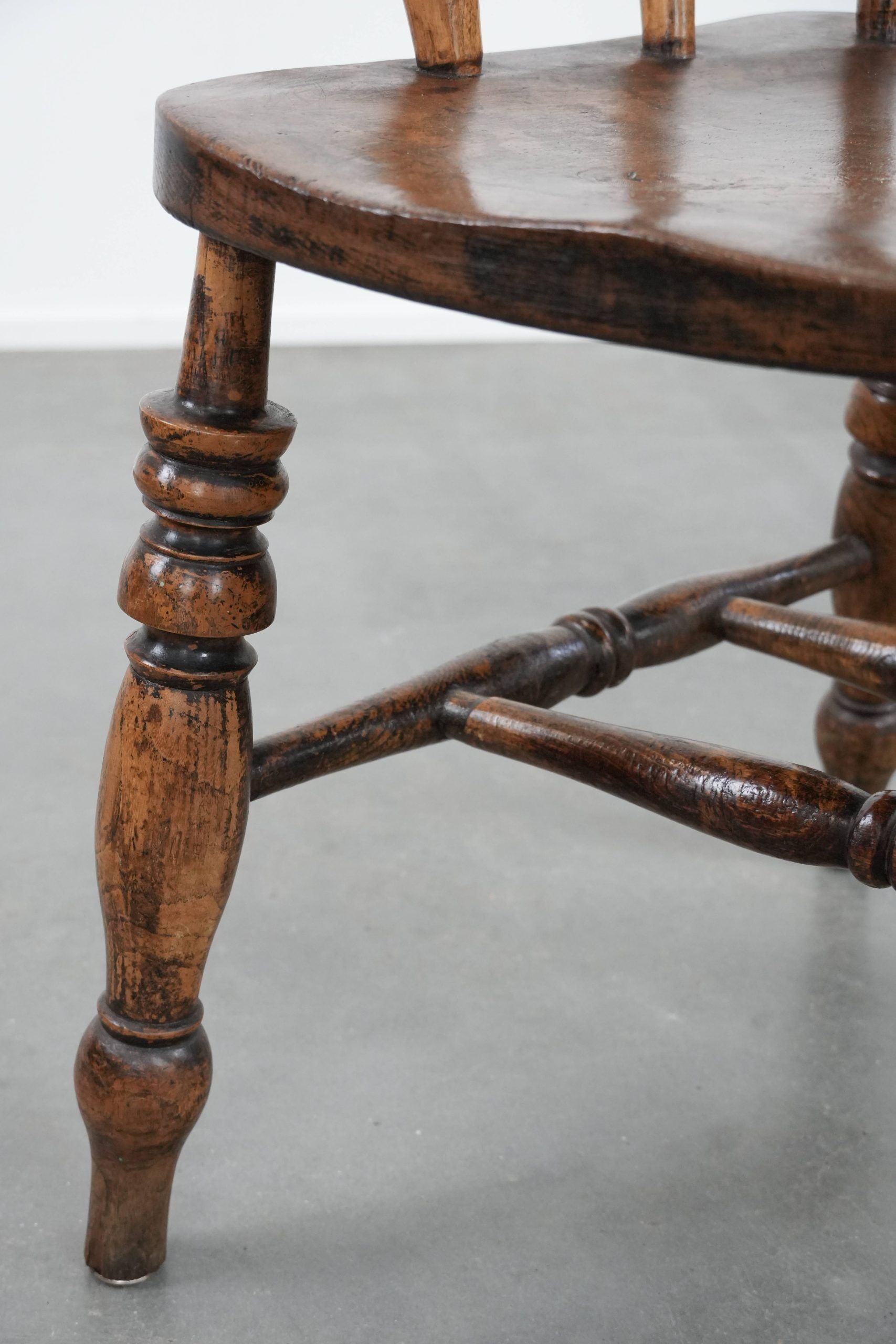 Antique English captain's chair/ desk chair from the early 19th century