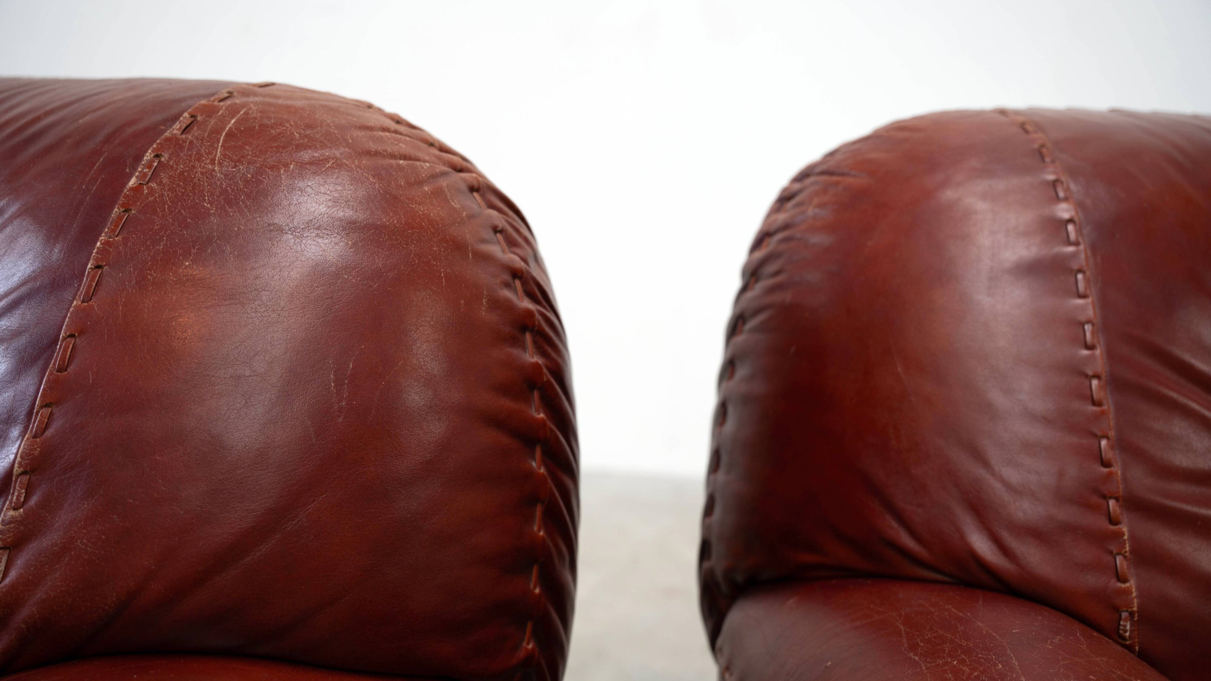 Set of two leather Sapporo lounge chairs by Mobil Girgi