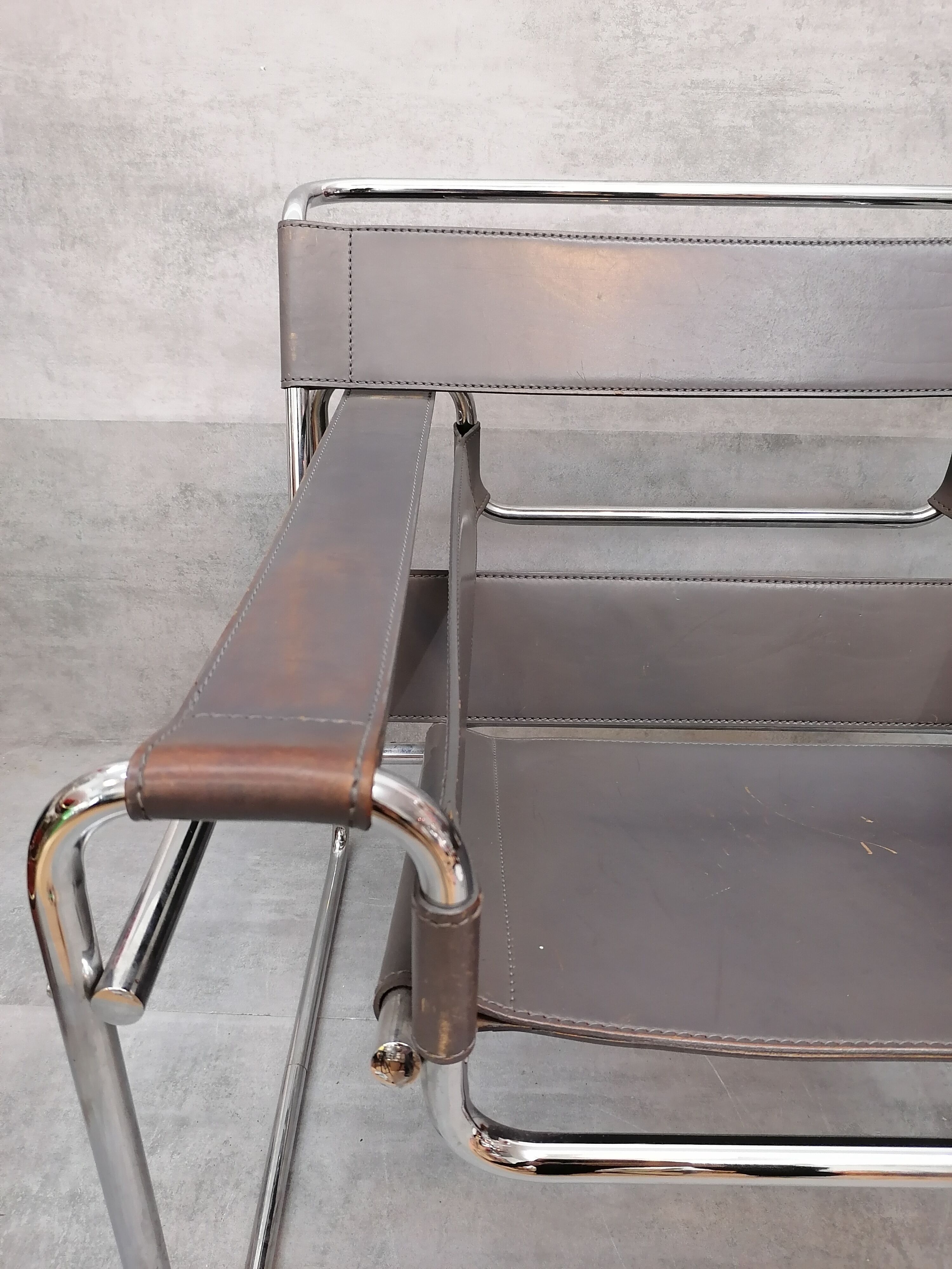 Marcel Breuer Wassily  grey leather B3 Chairs 1980s Italy