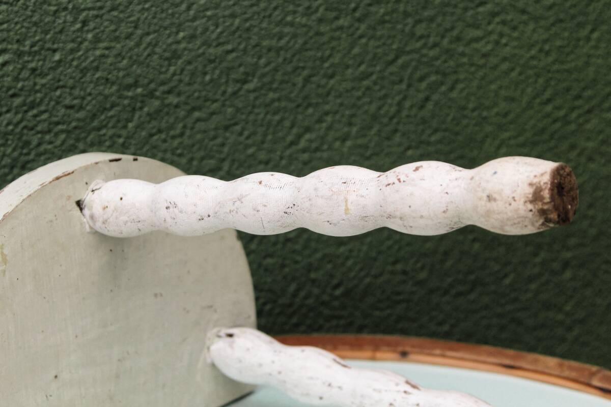 Tripod stool, twisted legs