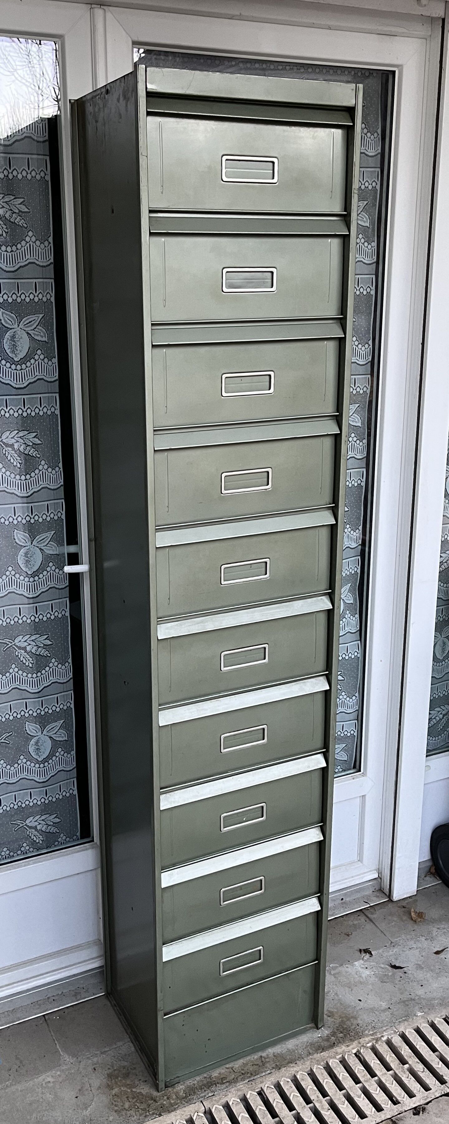 Industrial furniture of 10 valve lockers