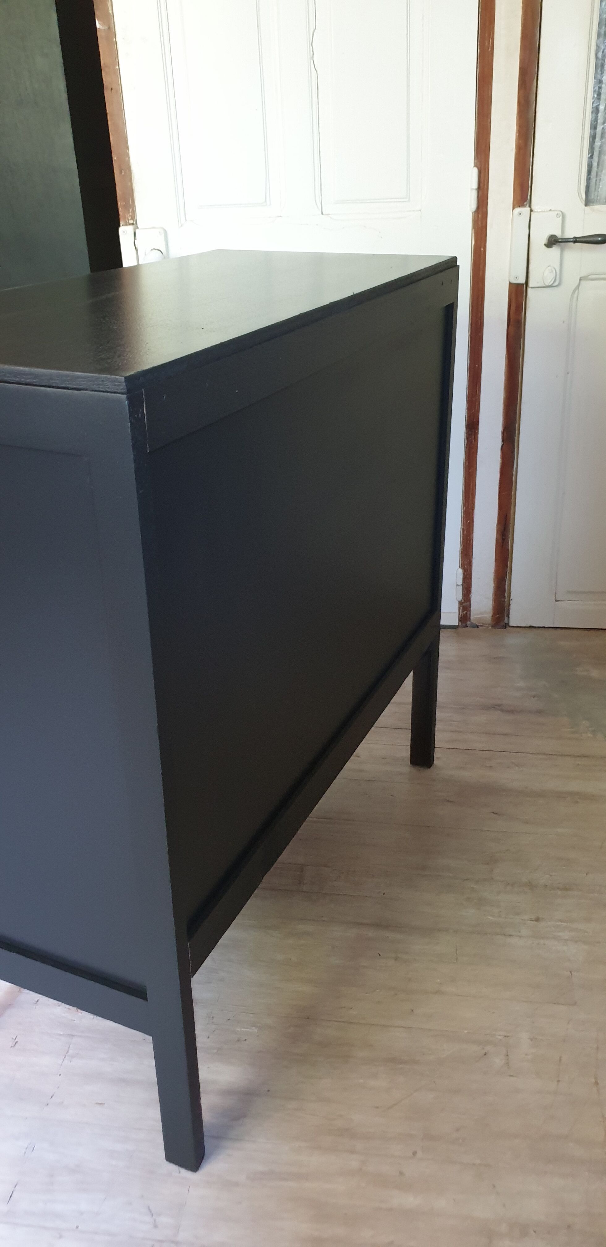 Dresser black compass feet