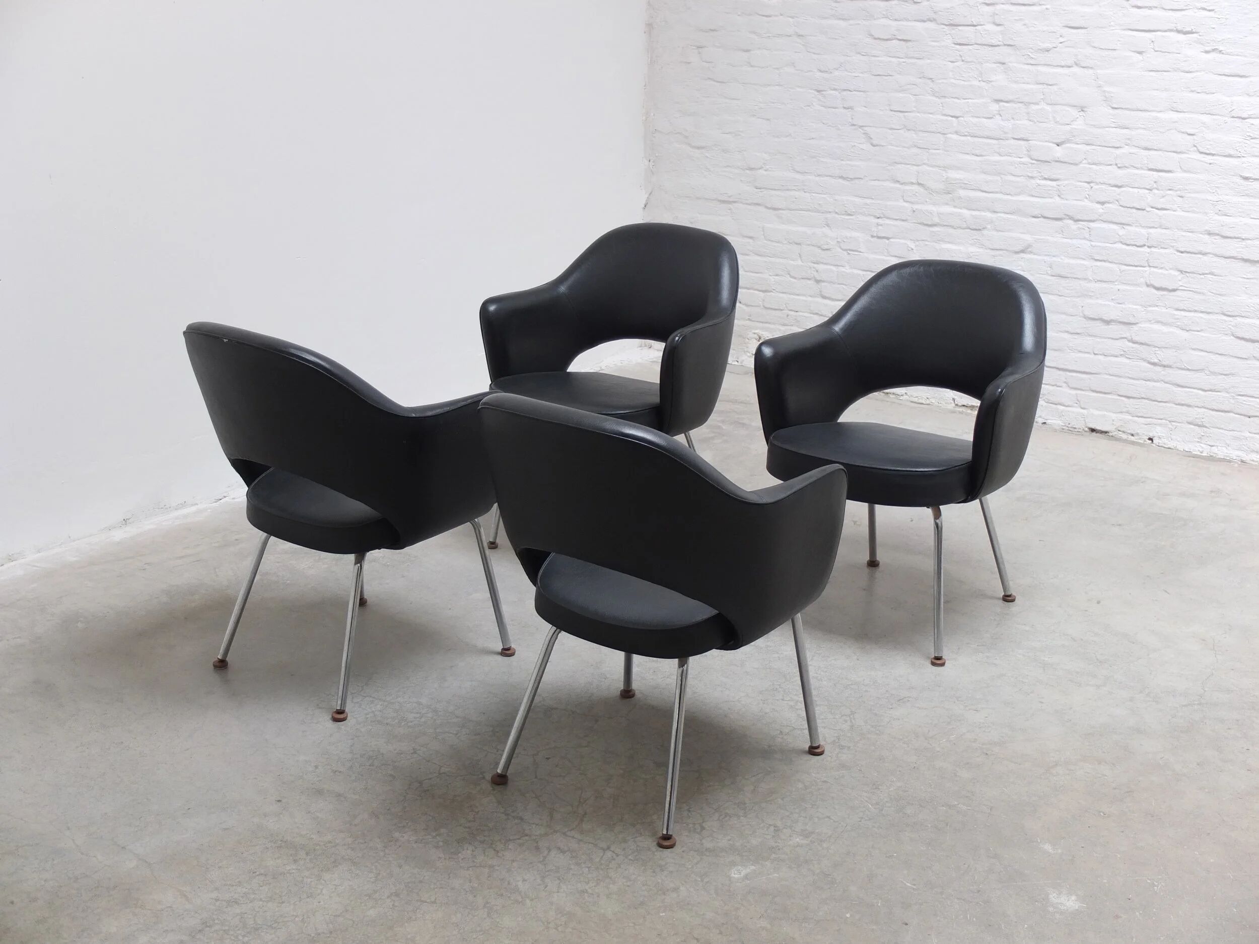 Original set of 4 'Executive' armchairs by Eero Saarinen for Knoll, 1960s