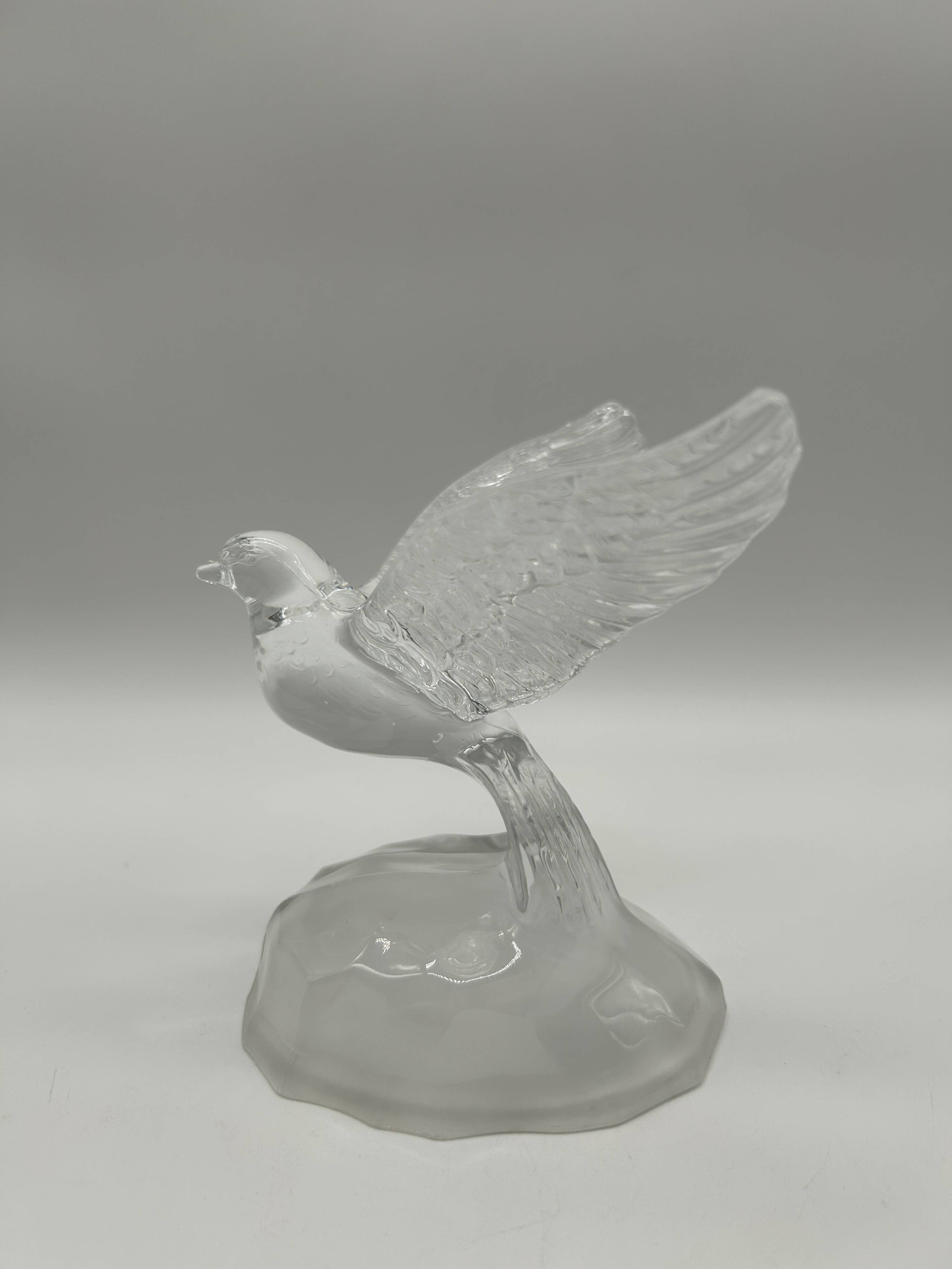 Crystal dove from Arques
