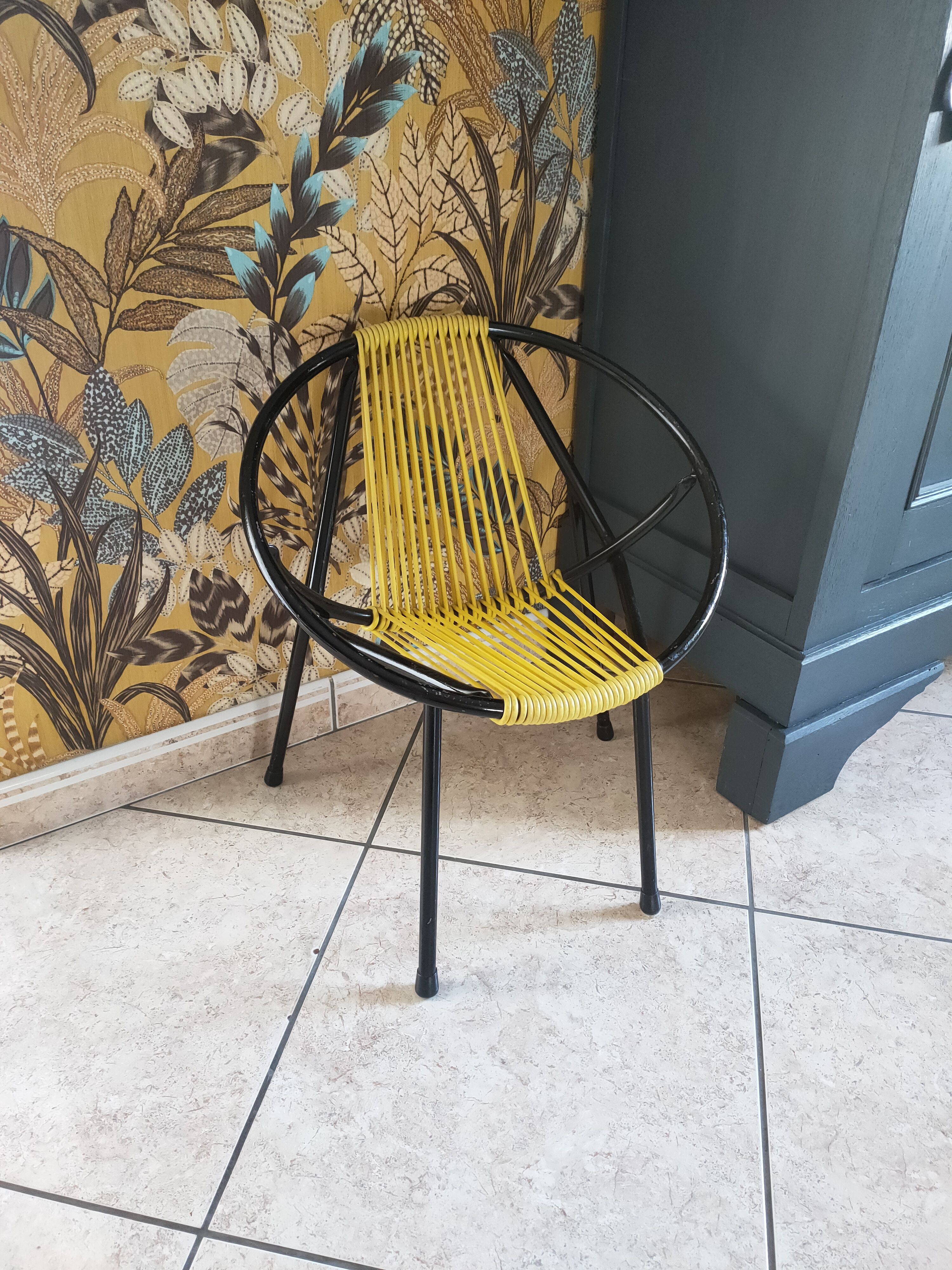 Children's armchair of the 50s in metal and scoubidou