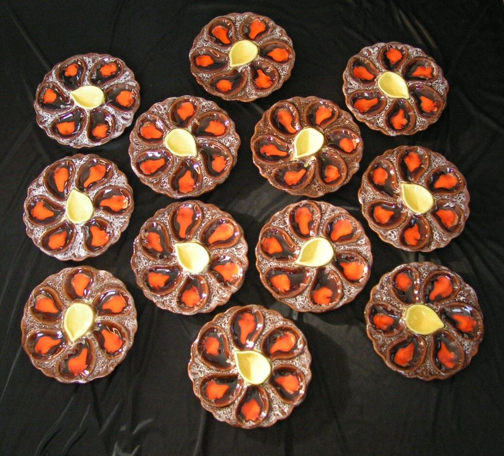 Service of 12 plates in oyster slip and its serving dish