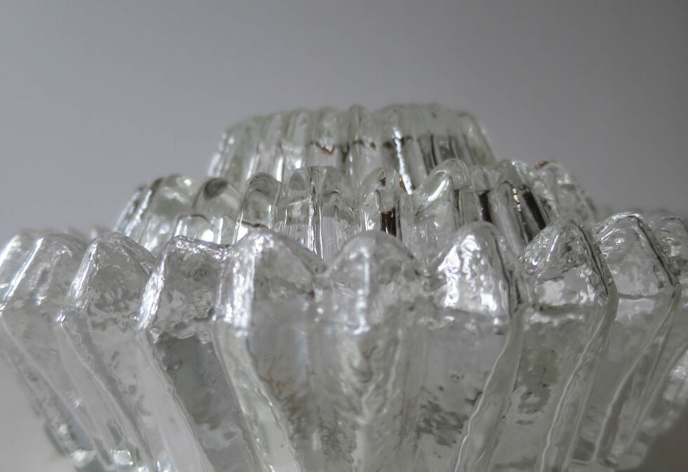 Ceiling in moulded glass