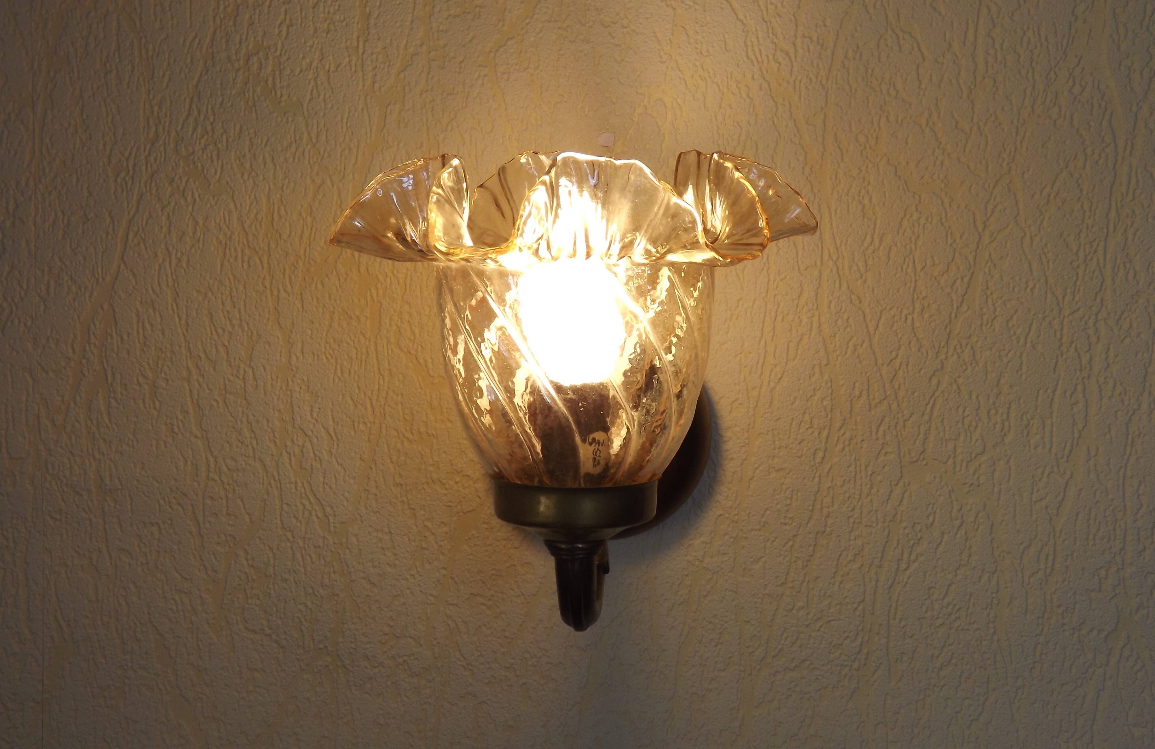 Vintage wooden and metal wall light with bronze effect, amber glass shade 5168