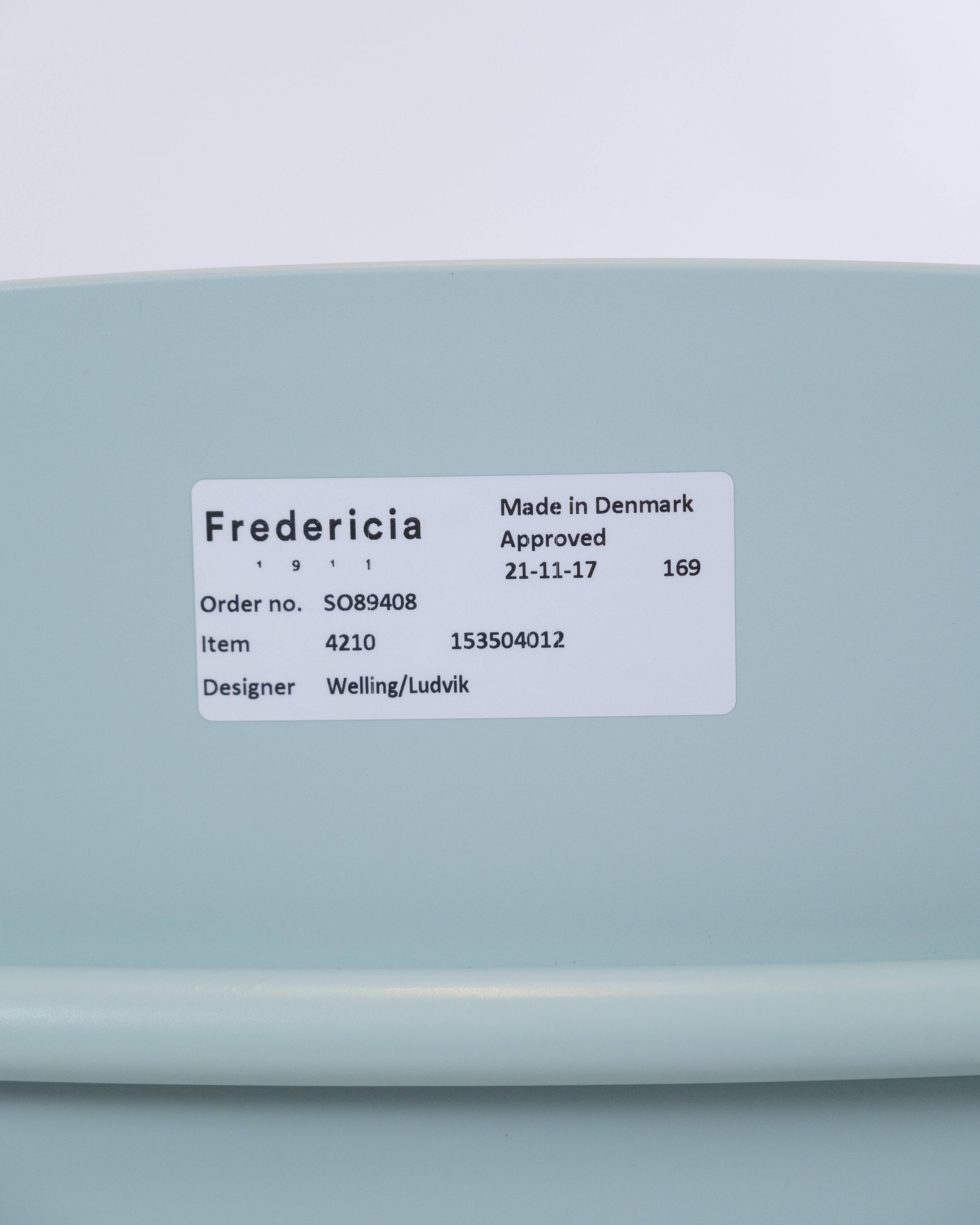 Set Of 6 Pato Chairs Lacquered In Blue With Black Armrests By Hee Willing & Ludvik For Fritz Hansen