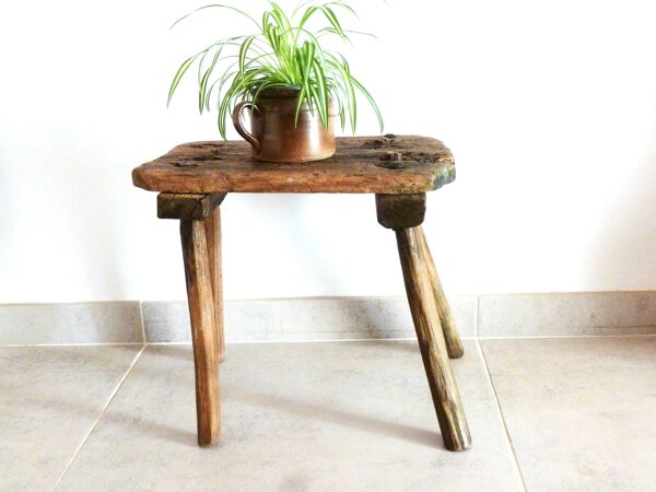 Ancien tabouret de traite, ancien tabouret de ferme, art primitif.