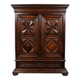 Important Burgundy wardrobe from the Louis XIII period, made of walnut.