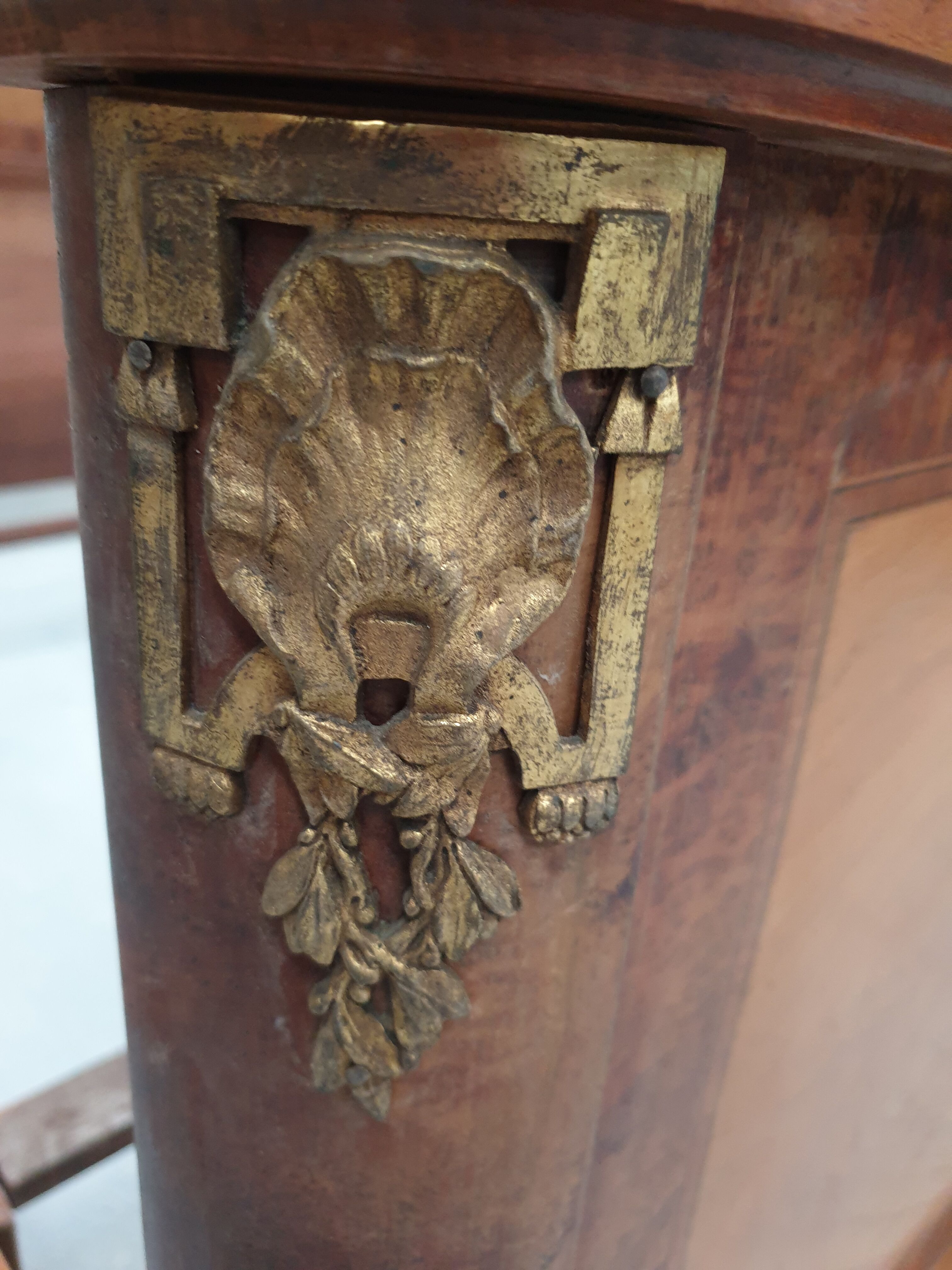 Bed style Louis XVI gilded bronze