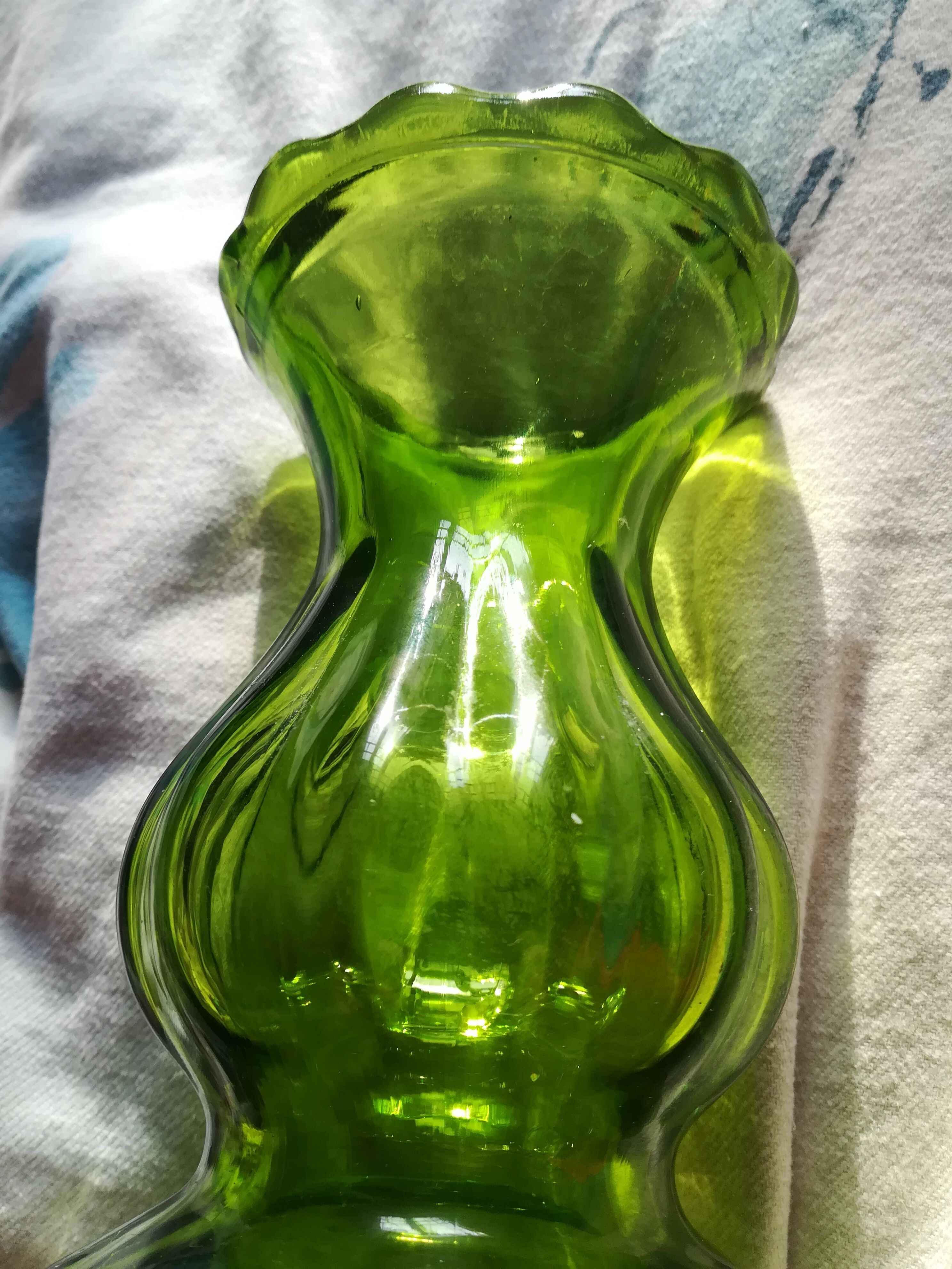 Green coloquinte vase