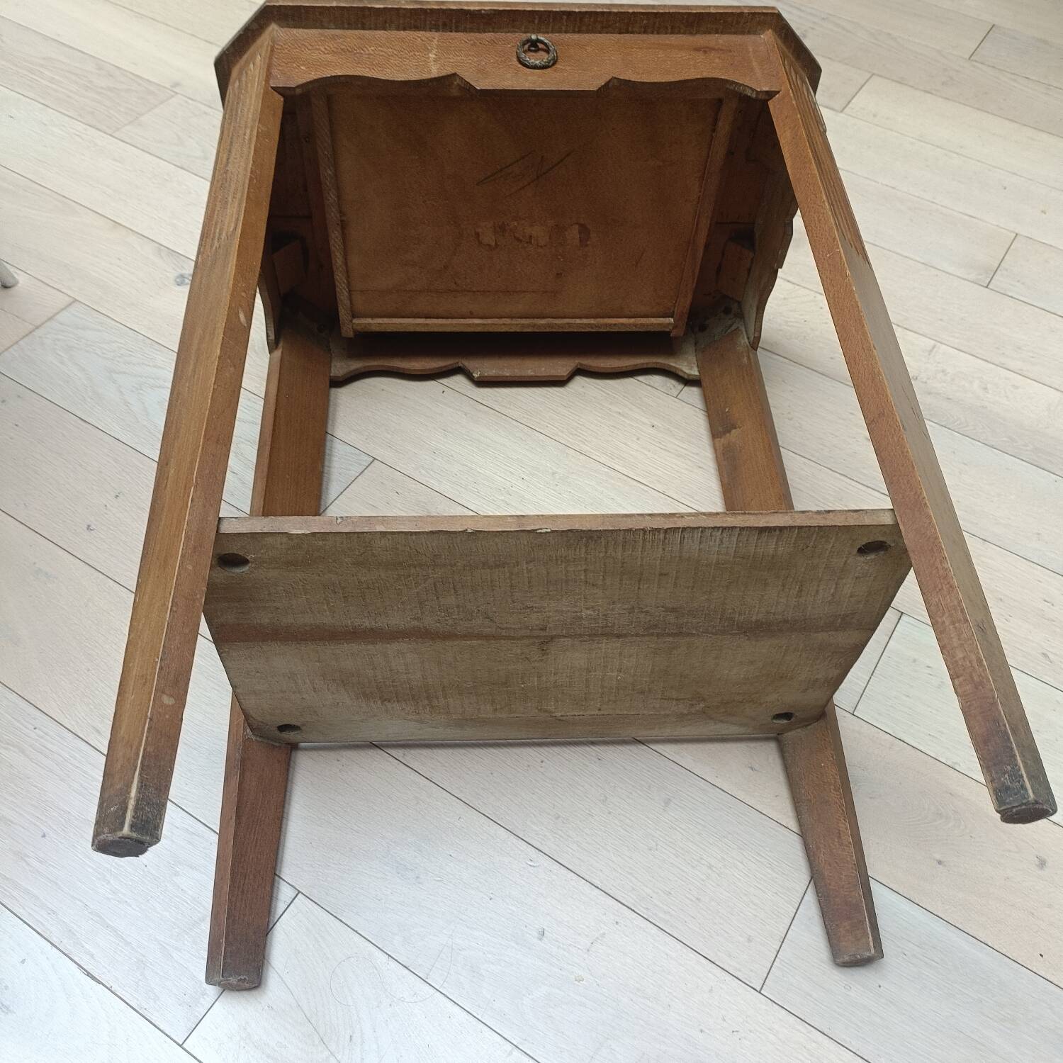 Occasional table, Art Deco pedestal table