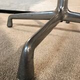 Round table by Eames for Mobilier International 1970