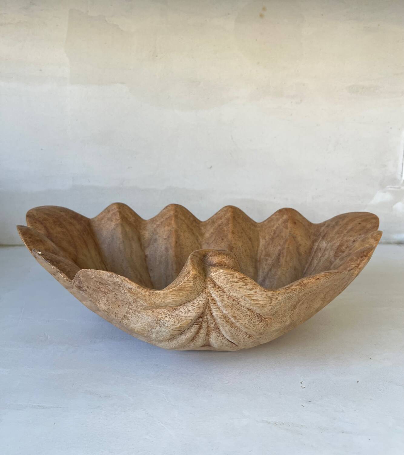 Coupe bénitier ancienne en bois sculpté