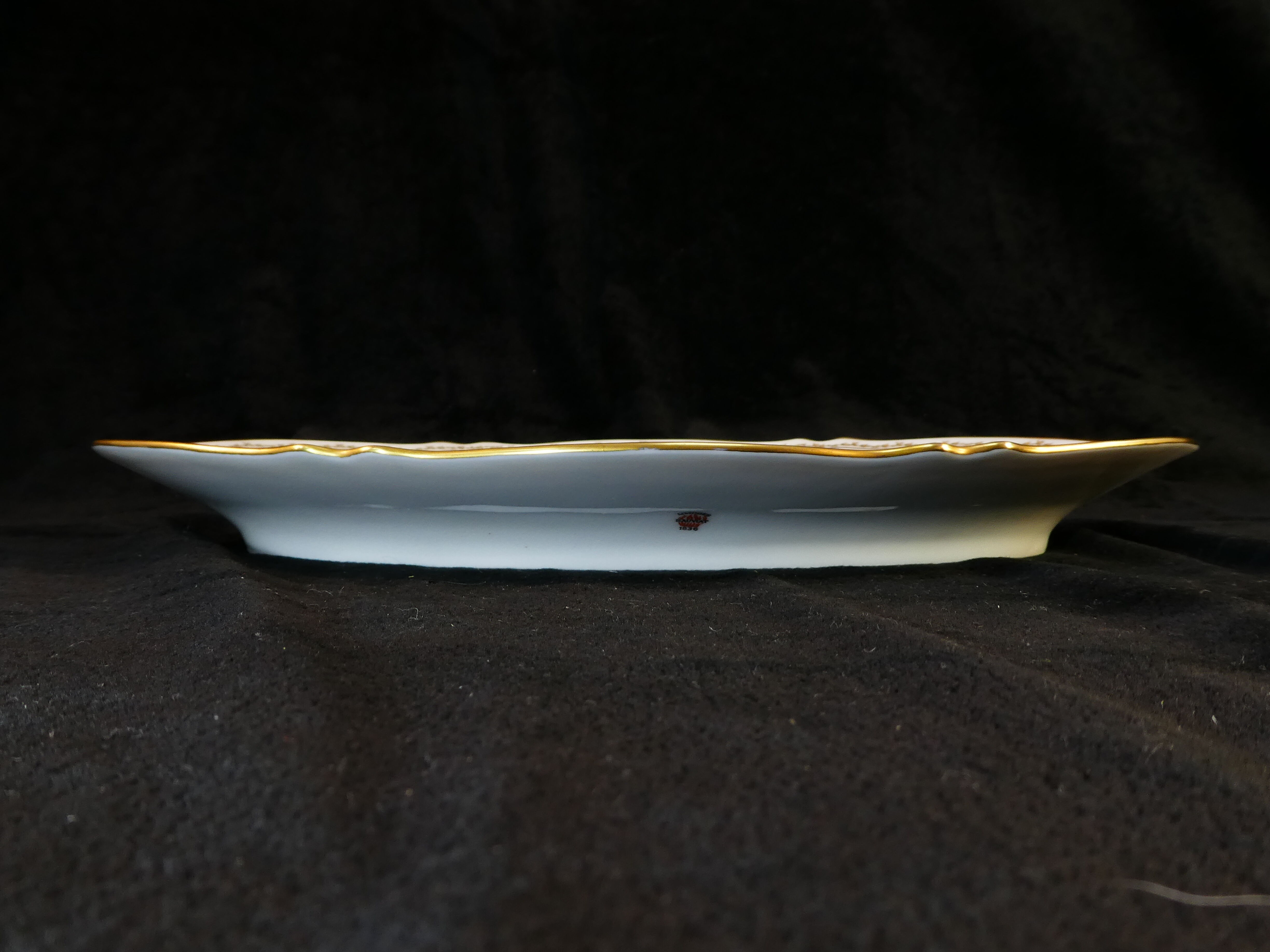 Oval dish in handmade porcelain of LIMOGES GIRAUD