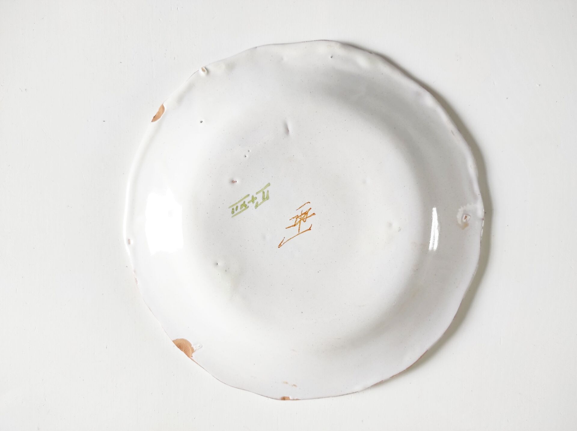 Assiette faïence de Moustiers oiseau orange