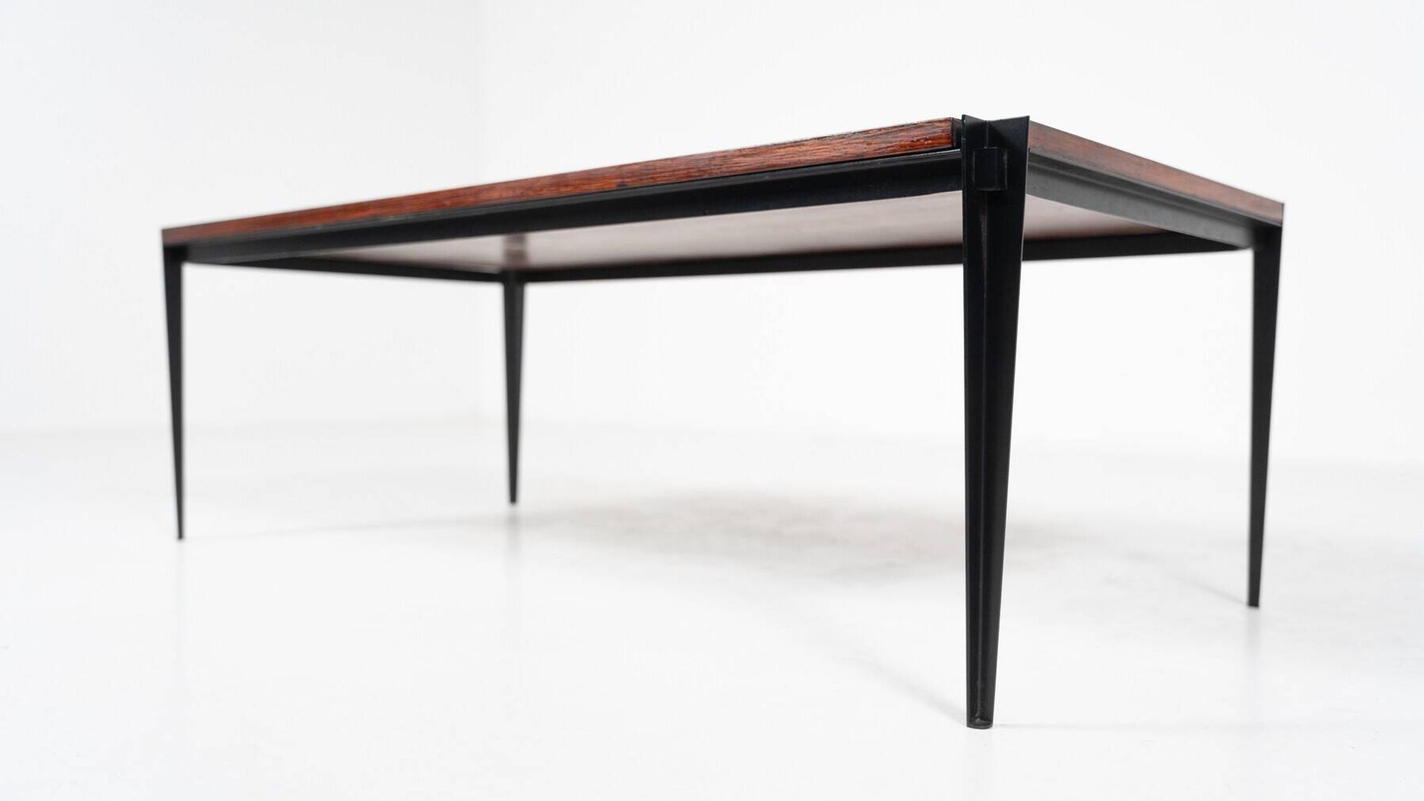 Mid-Century Modern Wooden Coffee Table by Osvaldo Borsani, Italy