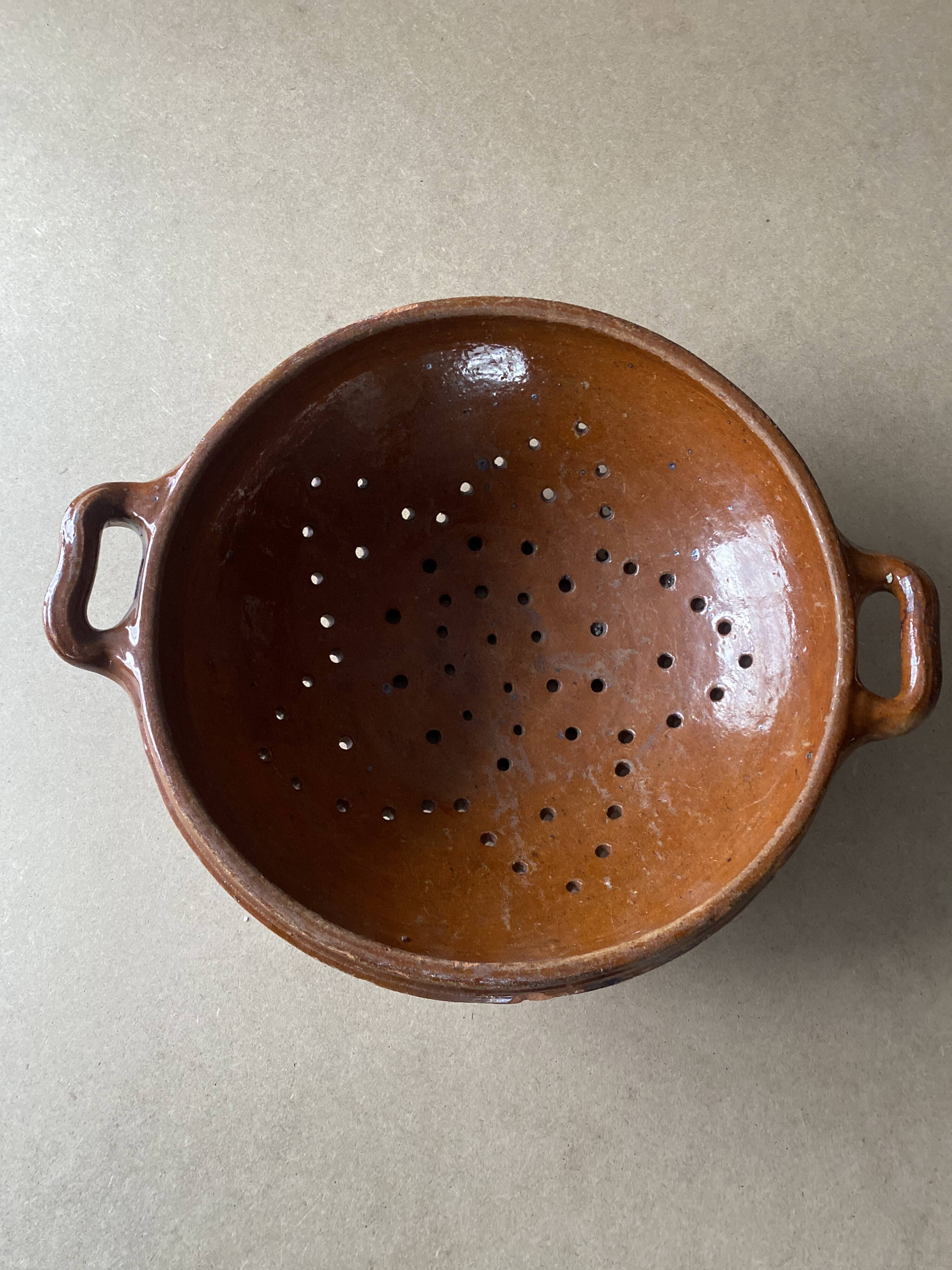 Glazed earthenware drainer