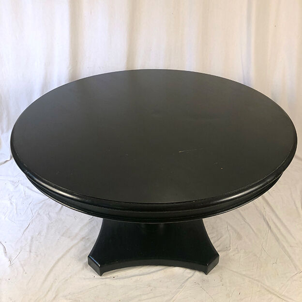 Table circulaire en bois noirci, pied central balustre