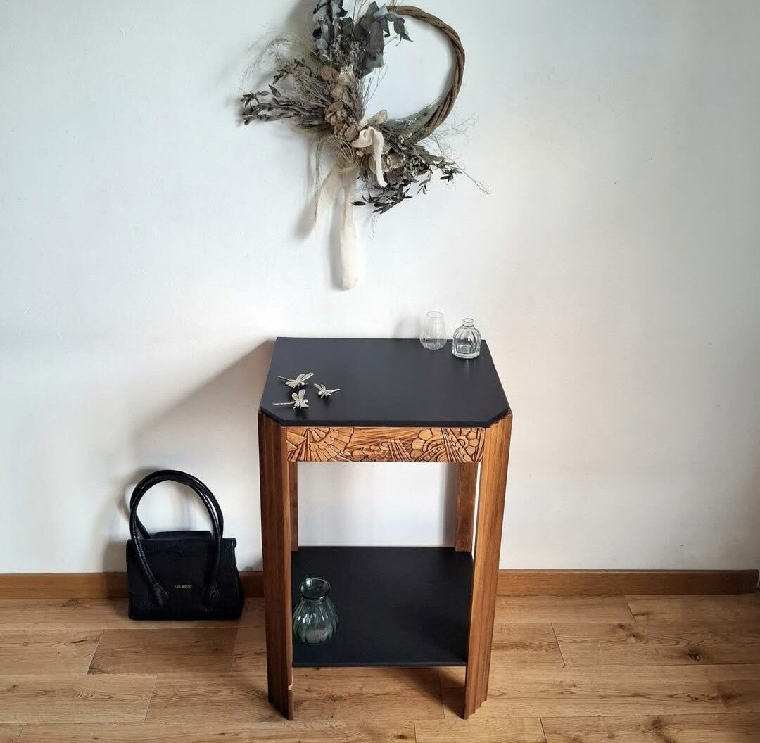 Pretty Art Deco console.