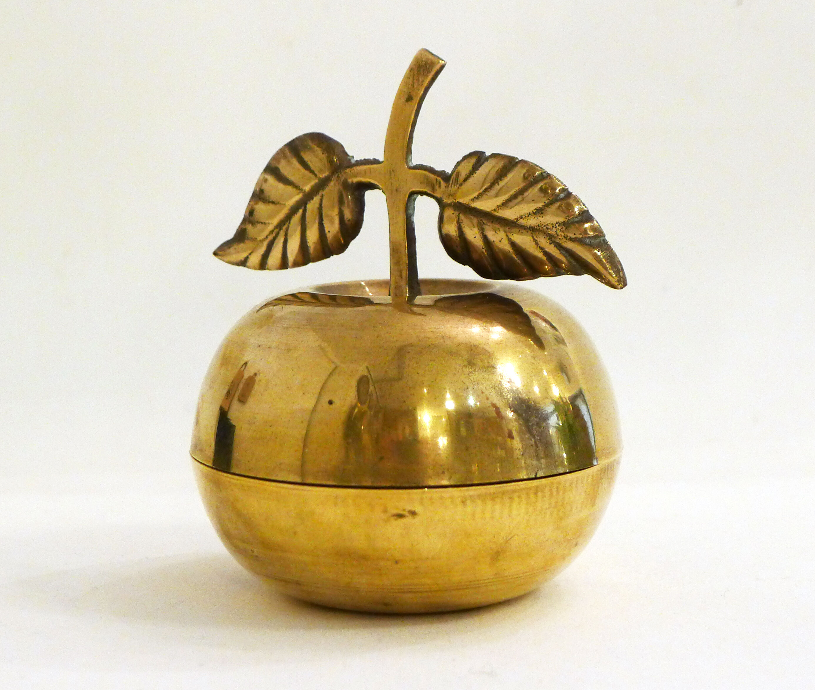 Small box golden apple