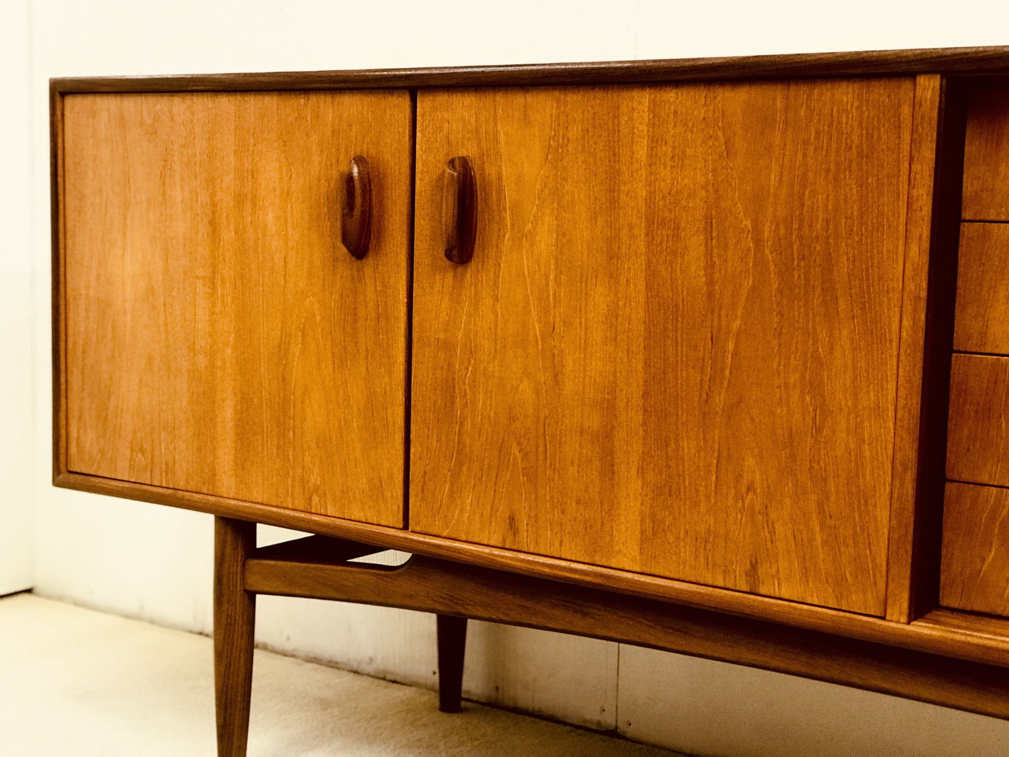 Enfilade en teck de Brasilia conçu par Victor Wilkins pour G-Plan