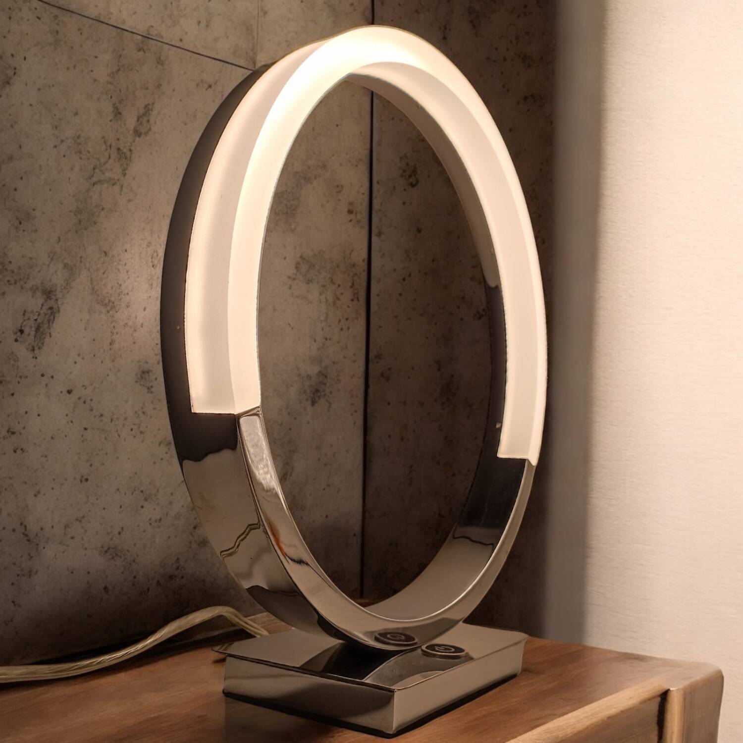 Lampe de table moderniste européenne des années 1990 – design élégant en chrome et led