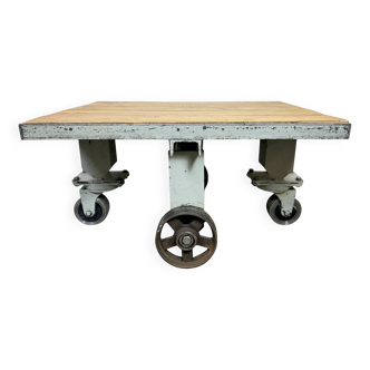 Table basse industrielle grise, années 1960