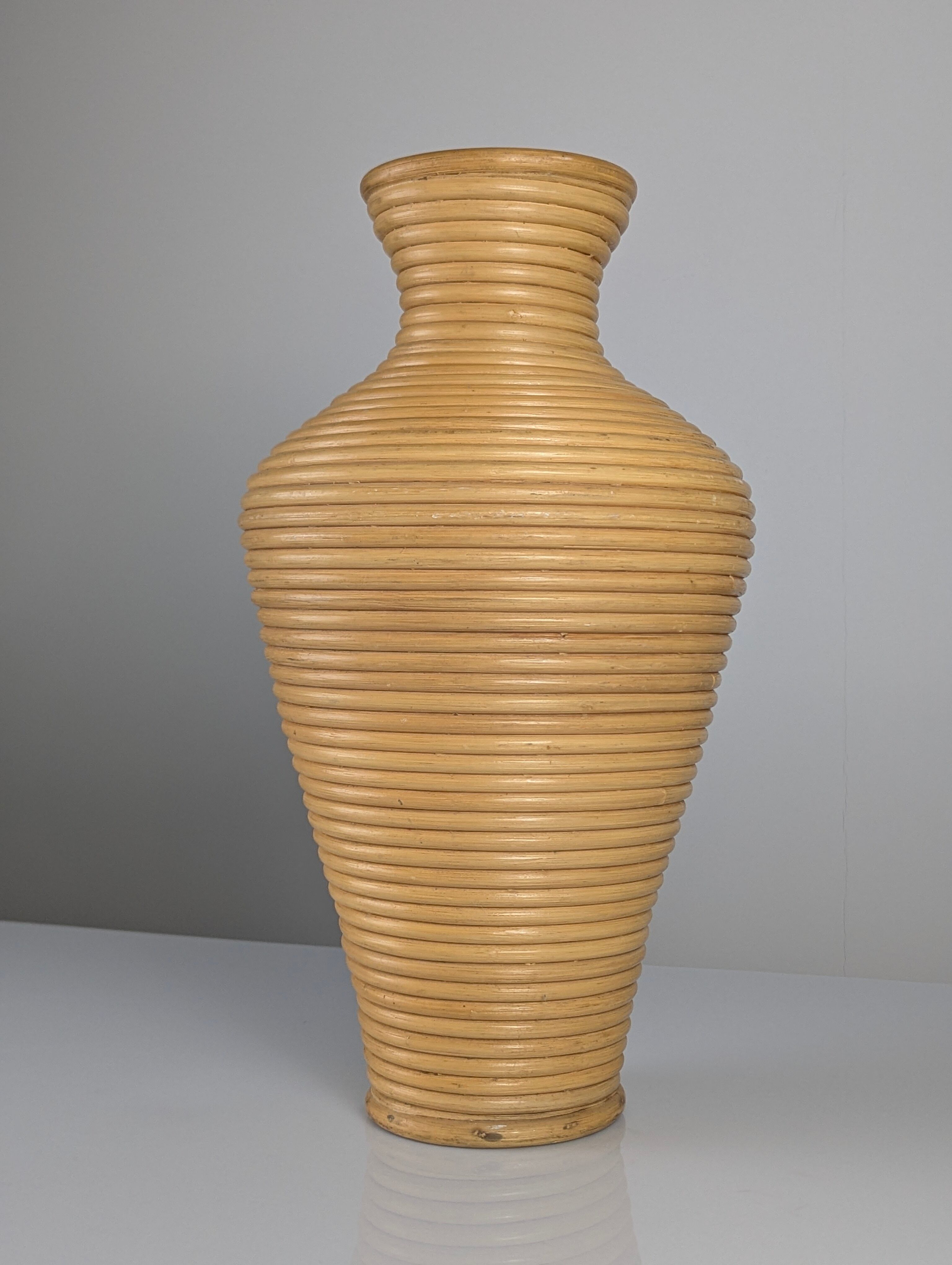 Grand vase de sol en rotin tressé, années 1970