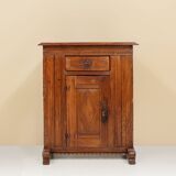 Armoire belge à une porte sculptée à la main du XVIe siècle en chêne massif