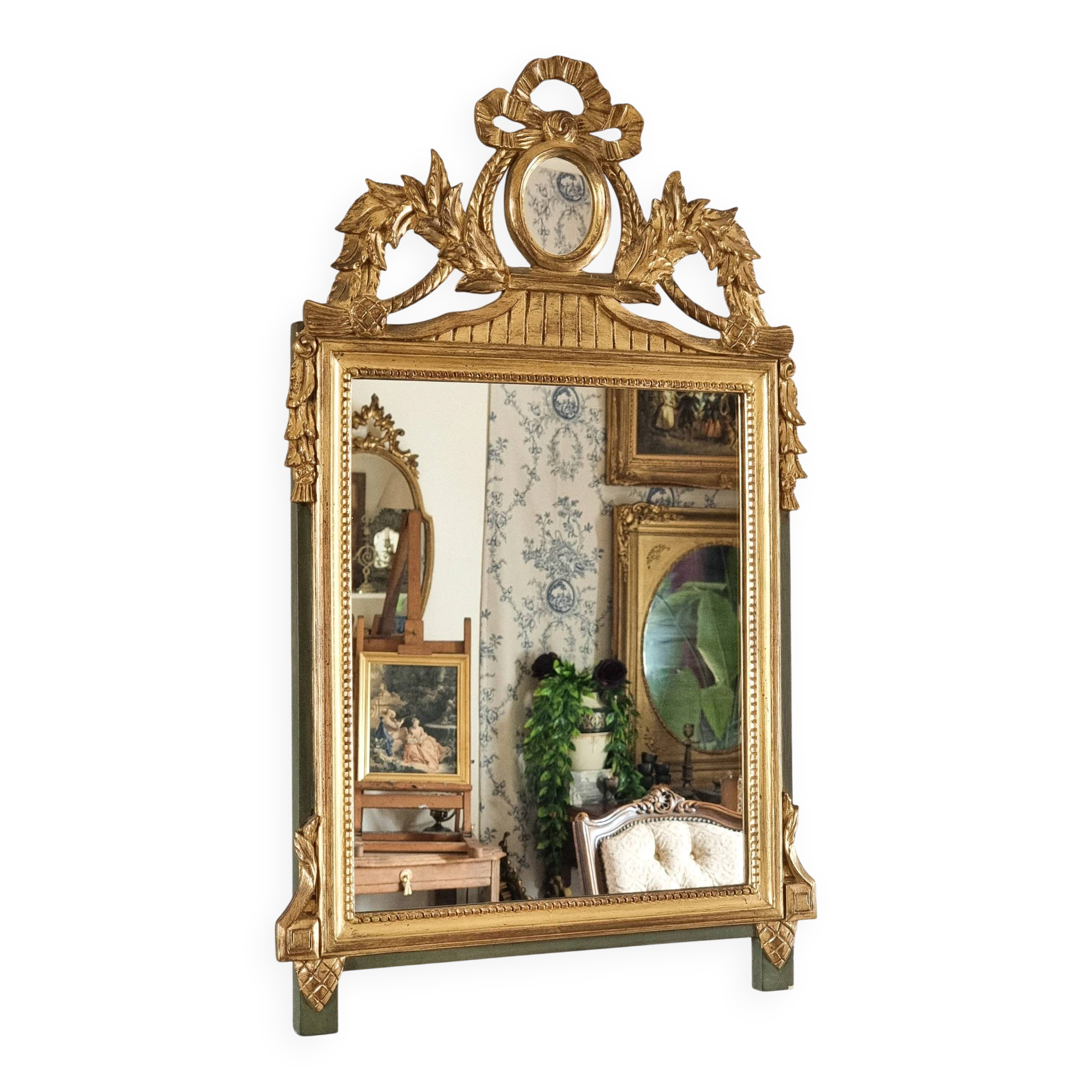 The Louis XVI - pediment mirror