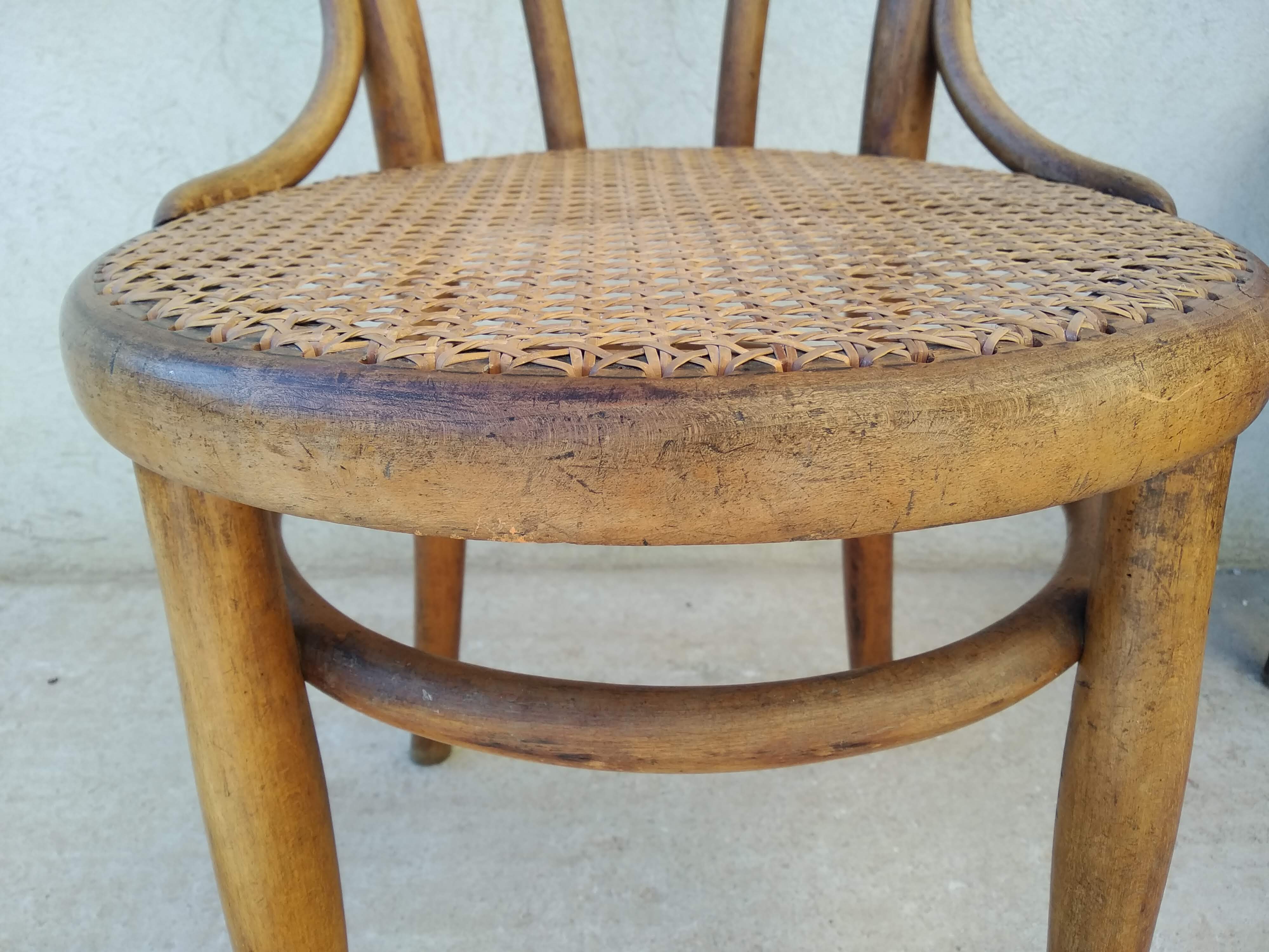 Chaise  bistrot Thonet n°18  fin XIX bois courbé assise cannée